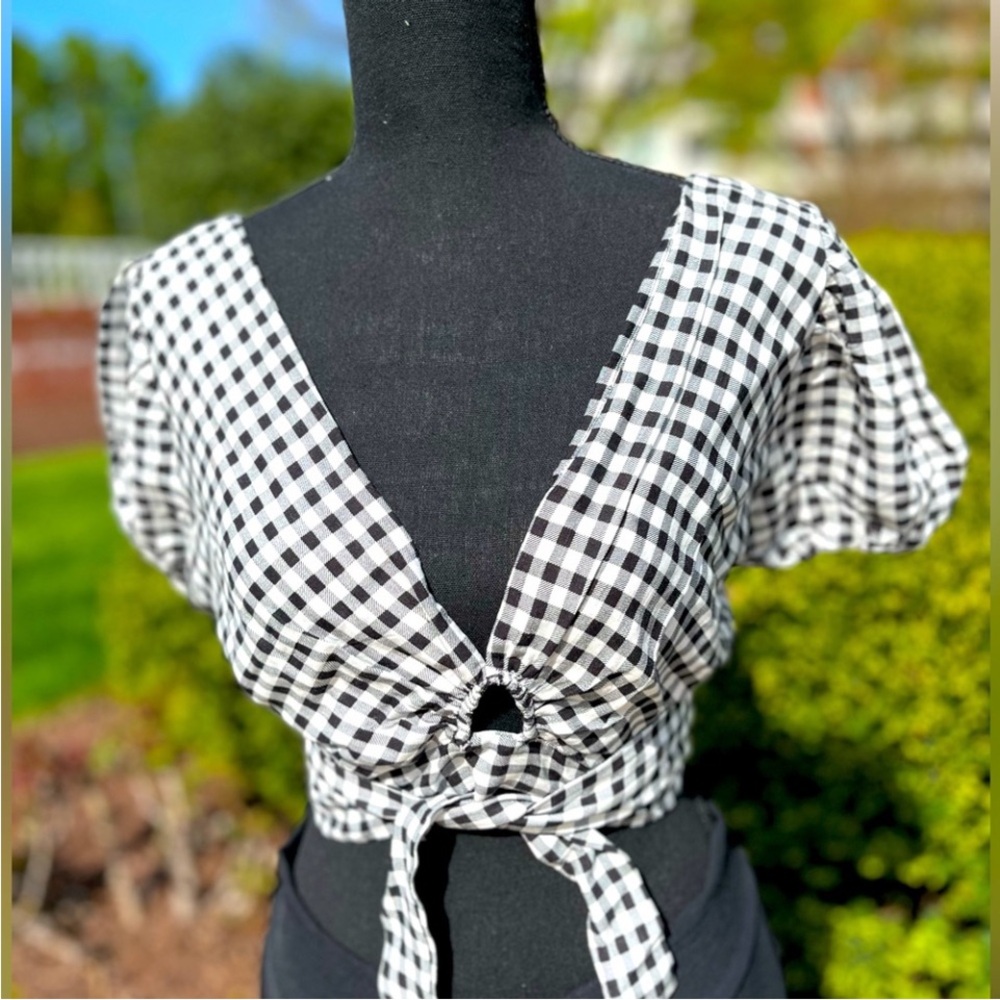 Black and White Crop Top ONE SIZE pit to pit 20in,  adjustable Wrap tie waist